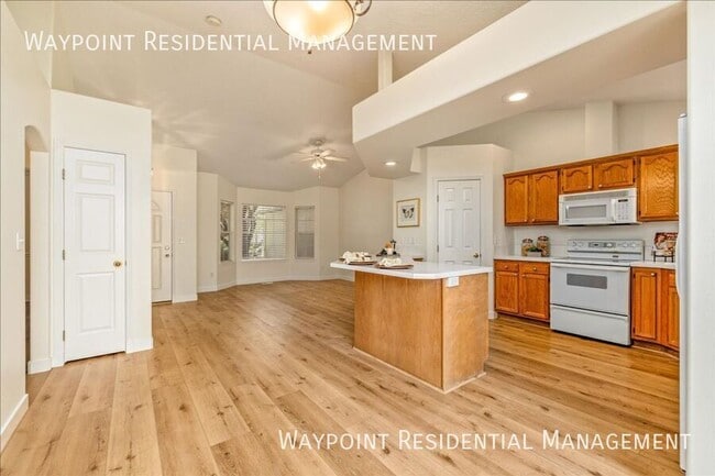 Building Photo - 1095 N Marsh Hawk Pl