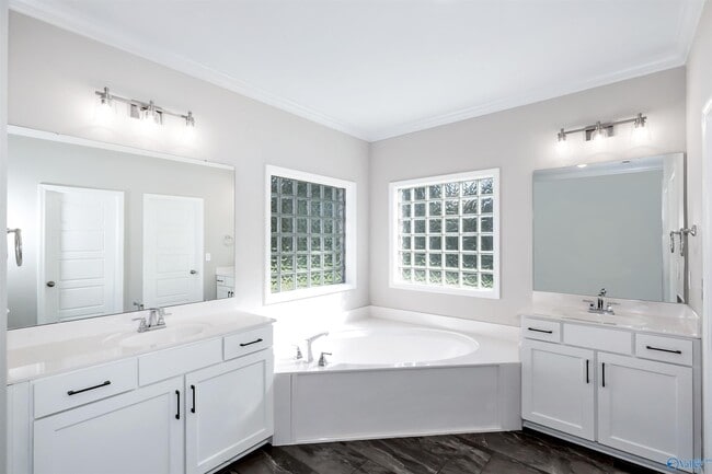 Building Photo - 9057 Redstone Square Dr