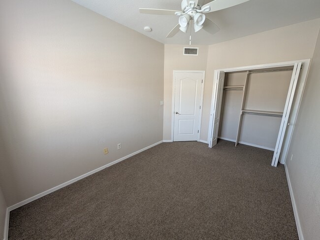 Building Photo - 529 Green Village Ct