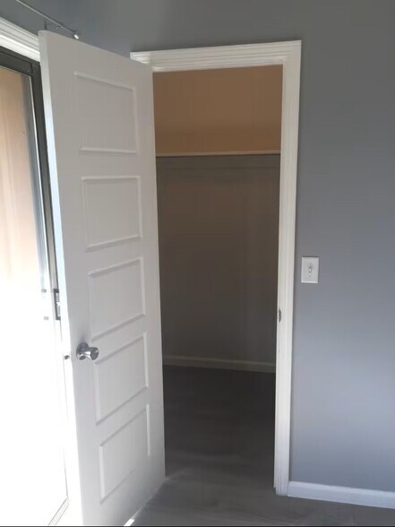 Building Photo - 7767 Betsy Ross Cir