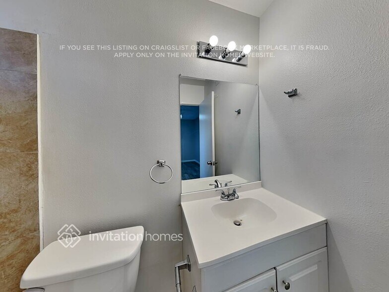 Building Photo - 2458 E Alpine Ave