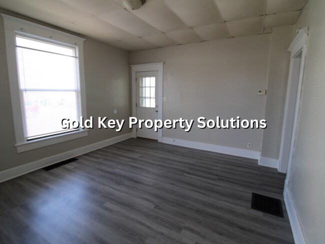 Building Photo - 907 W Main St