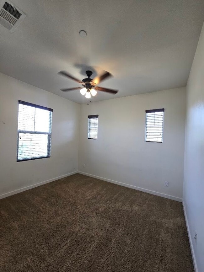 Building Photo - Bright Corner Unit Near Trails with Pool & 2-Car Garage