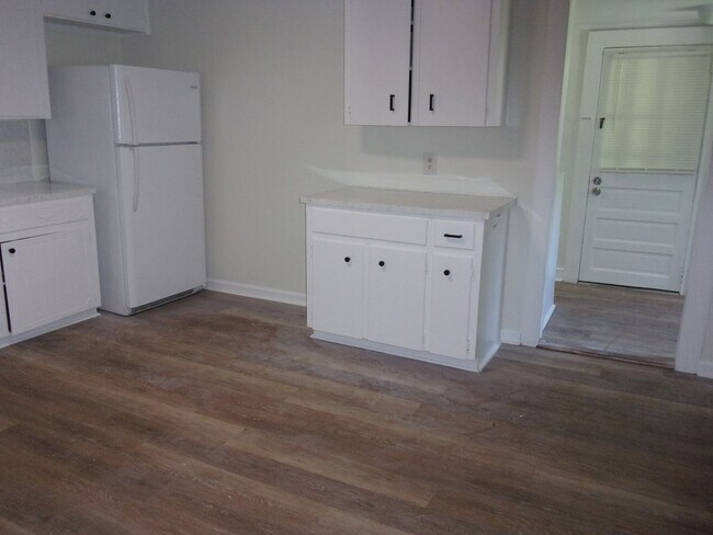 Building Photo - 202 Shurley St