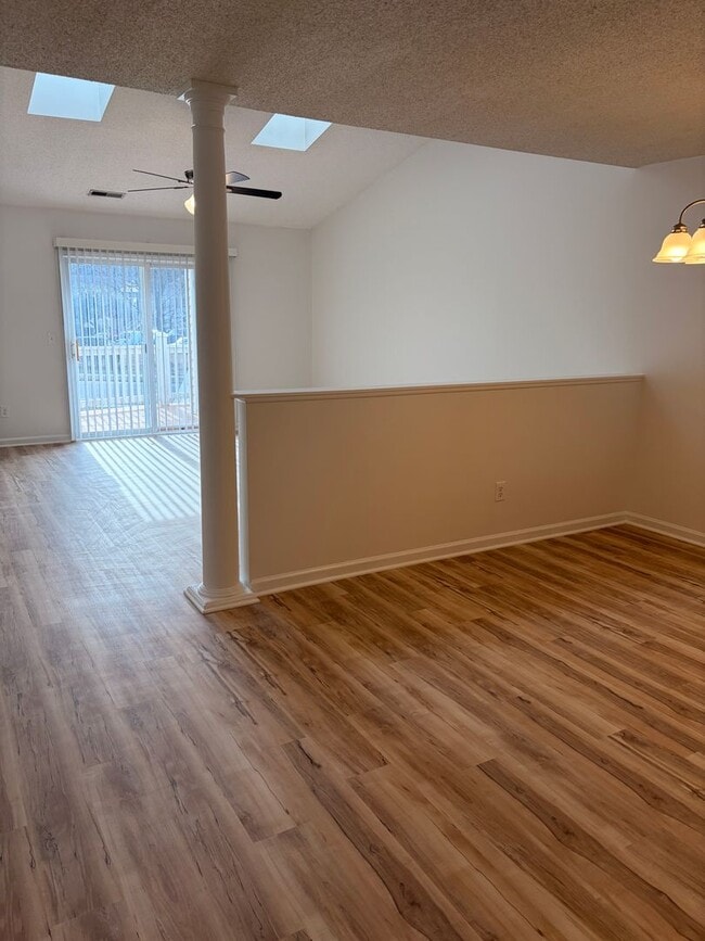 Building Photo - Q201