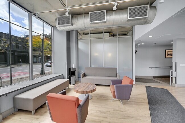 Building Photo - $2,595.00, 1 bed, 1.5. bath located in Denver
