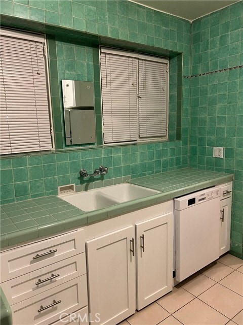 Building Photo - 425 S Palm Dr