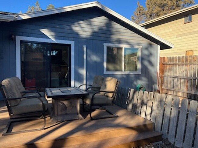 Building Photo - Charming 3 Bed/1 Bath Home in NE Bend - Fu...