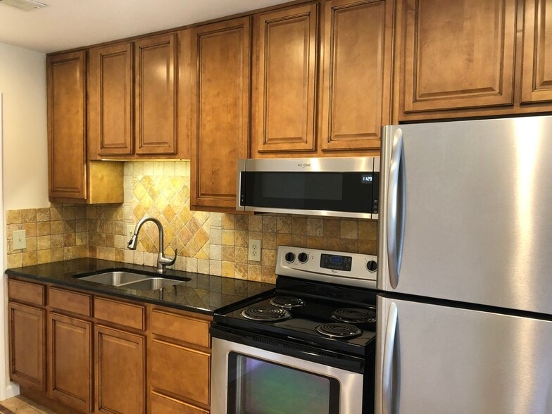 Building Photo - 3416 Dakota Ave