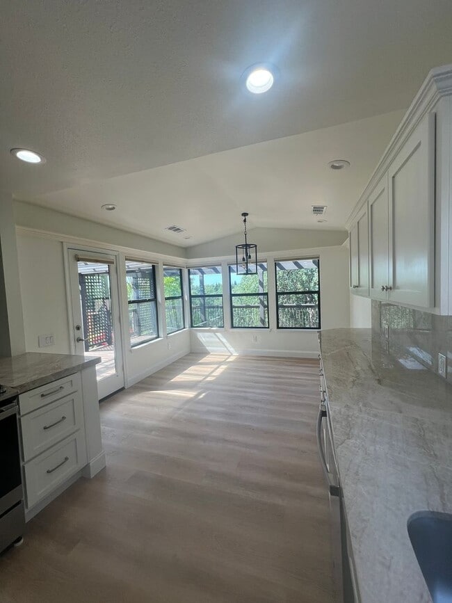 Building Photo - Beautiful Updated West Redding Home!