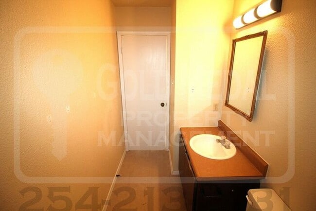 Building Photo - 2002 Sherman Dr