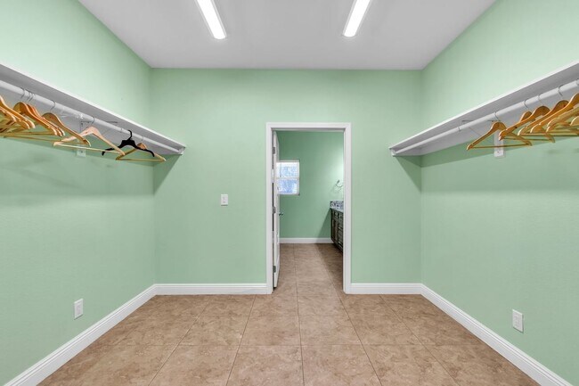 Building Photo - 4615 E St Louis Ave