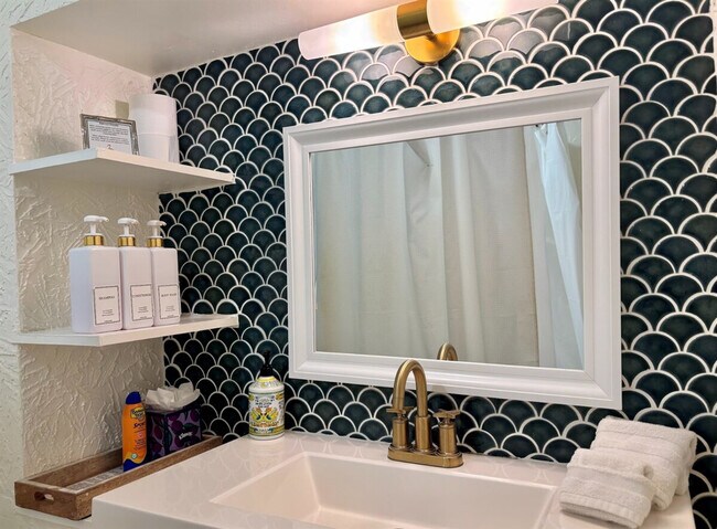 Building Photo - 446 27th St