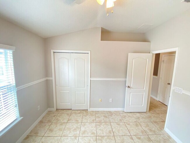 Building Photo - 6610 S Goldenrod Rd