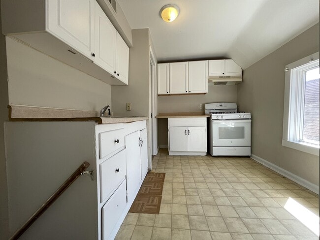 Building Photo - 2113 5th St NE