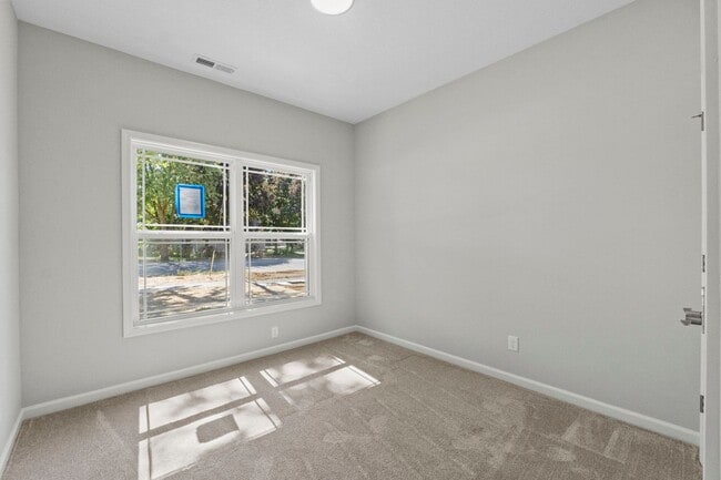 Building Photo - Newly Built 3 Bedroom House w Garage