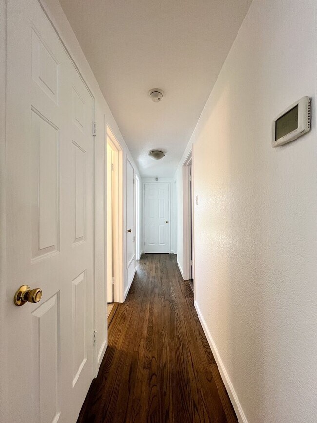 Building Photo - Beautiful Three Bedroom North Napa Home