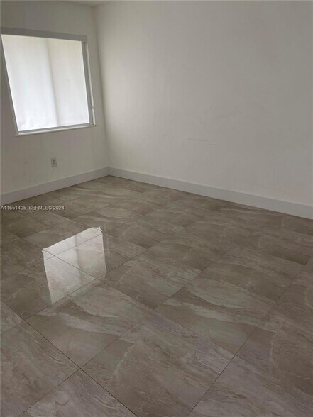 Building Photo - 1255 W 49th St