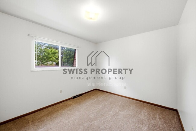 Building Photo - 1577 Briarwood Ave