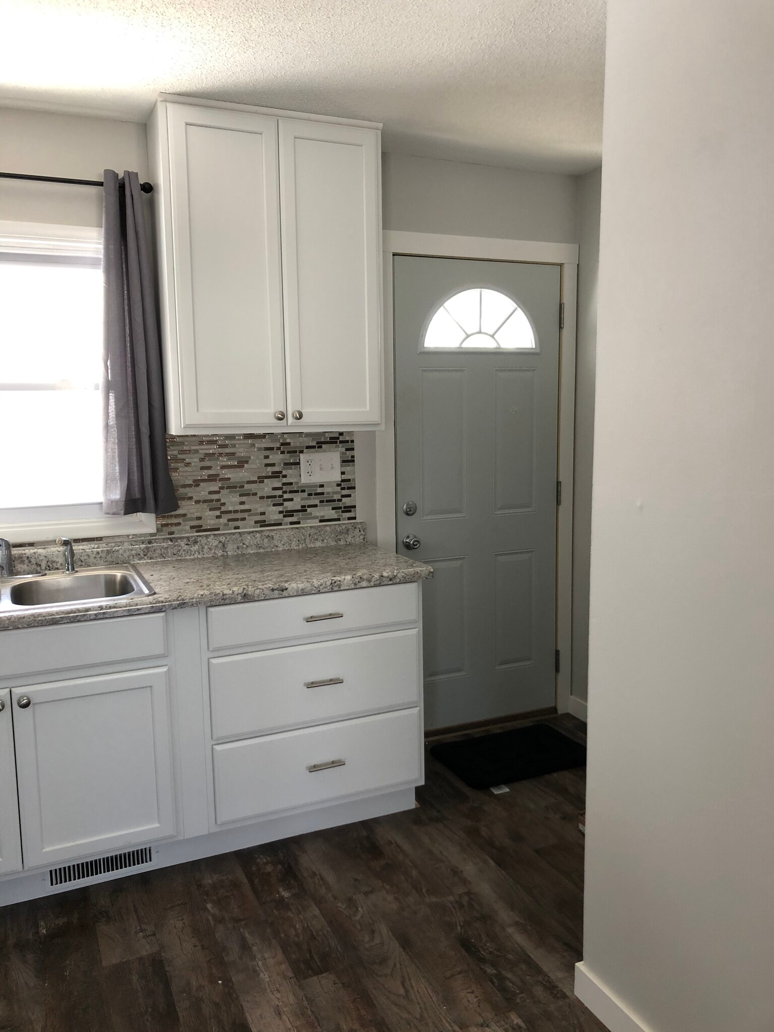 Building Photo - 202 16th Ave N