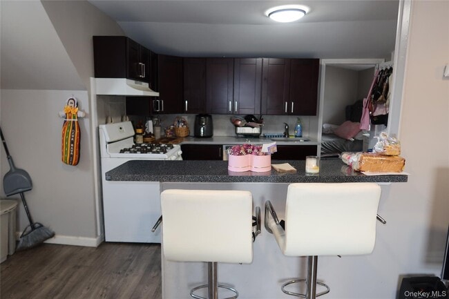 Building Photo - 94 4th Ave