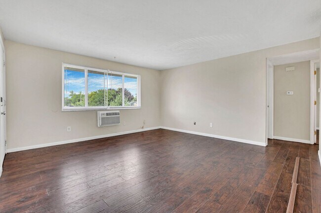 Building Photo - 861 Kingsford Rd