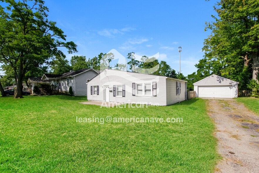 Building Photo - 8921 Cherry St