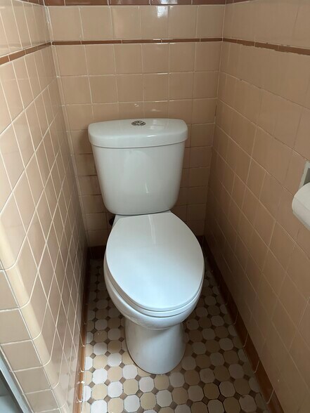 2nd Bath - 636 State St