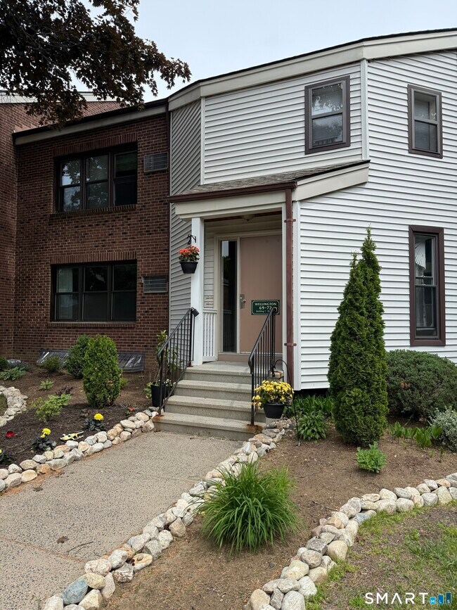 Building Photo - 71 Wellington Dr