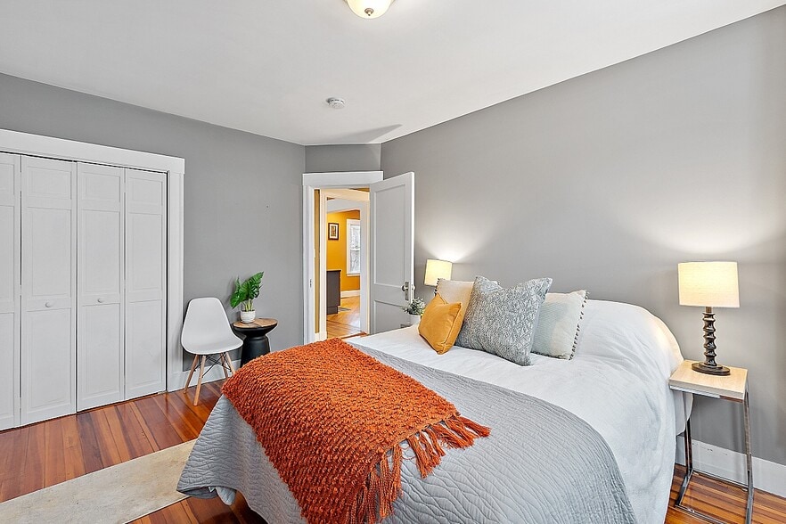 Master Bedroom - 1900 Washington St