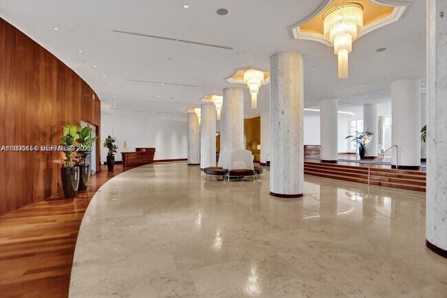 Building Photo - 5161 Collins Ave