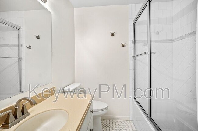 Building Photo - 3420 Linderwood Dr