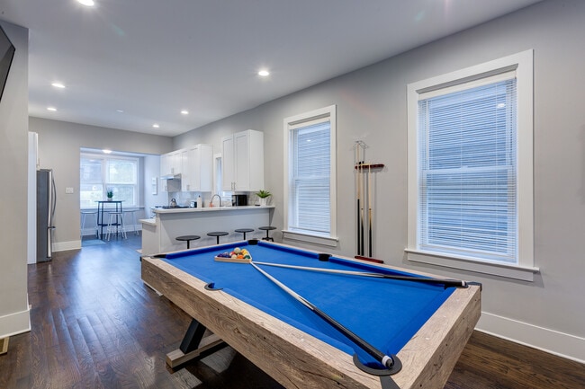 Building Photo - 1148 W Addison St