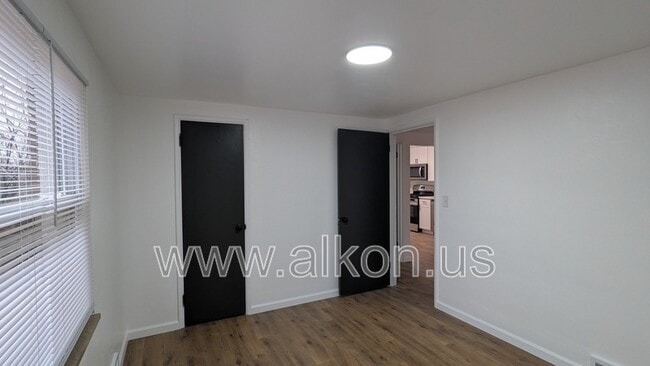 Building Photo - 81 W View Ave