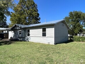 Building Photo - Comfortable Family Living in North Tulsa |...