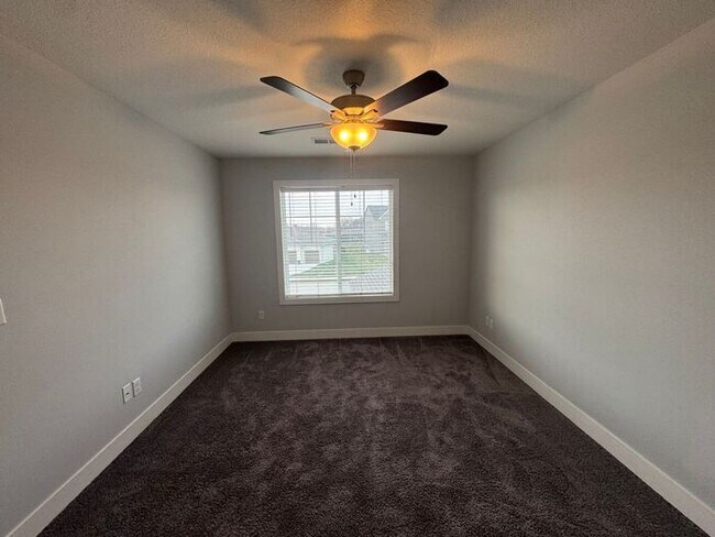 Building Photo - Luxury 5BR 4 BA Home w/ Pool and Clubhouse Access in GREAT location!