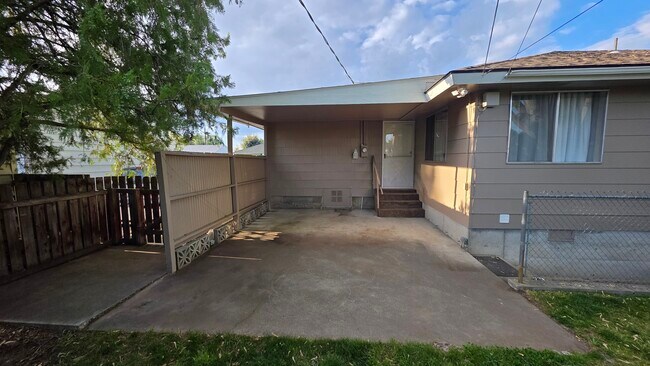 Building Photo - 505 Newcomer St