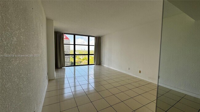 Building Photo - 1915 Brickell Ave