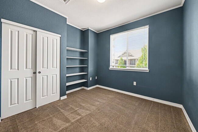 Building Photo - 2450 Windrow Dr