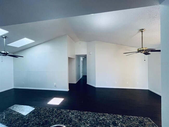 Building Photo - 105 Cobblestone Way