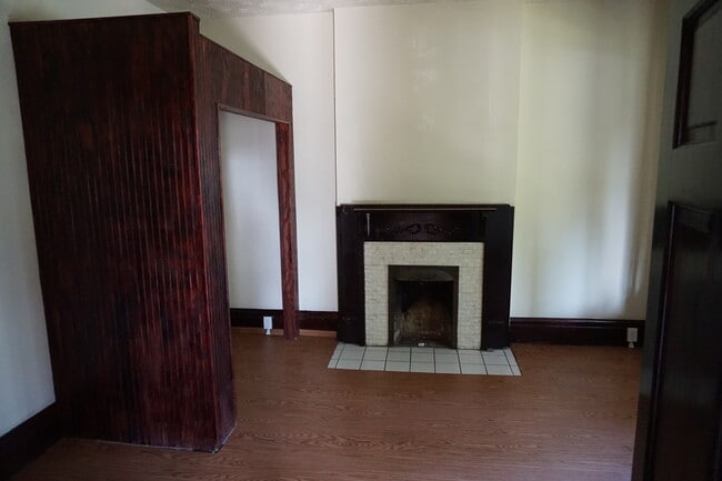 Building Photo - 6 Bedroom 3 full bath House
