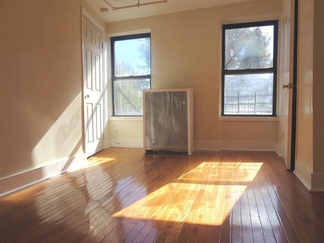 Building Photo - 670A Greene Ave