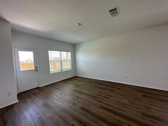Building Photo - 425 Salt Springs Rd