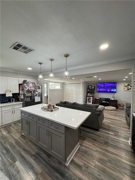 Building Photo - 23 Fairlane Dr