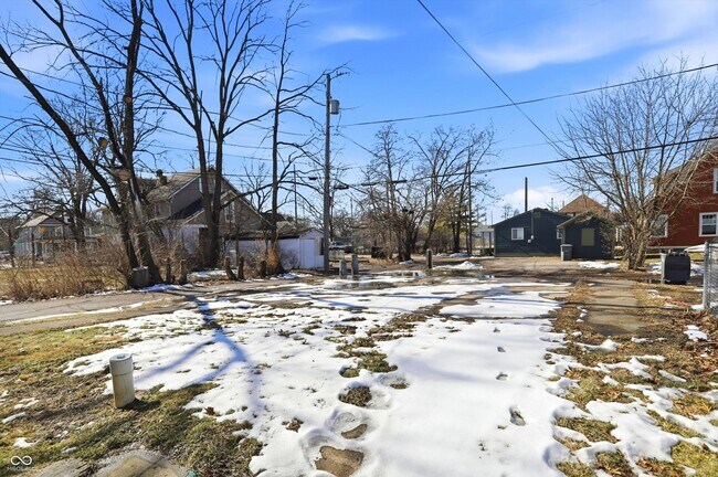 Building Photo - 510 N Beville Ave