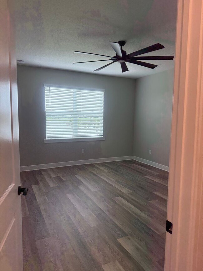 Building Photo - Lakeview Living with Bonus Flex Space & Resort-Style Amenities