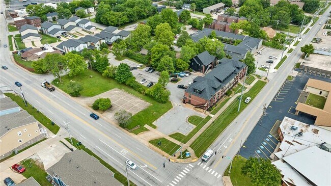 Building Photo - 1137 N Leverett Ave