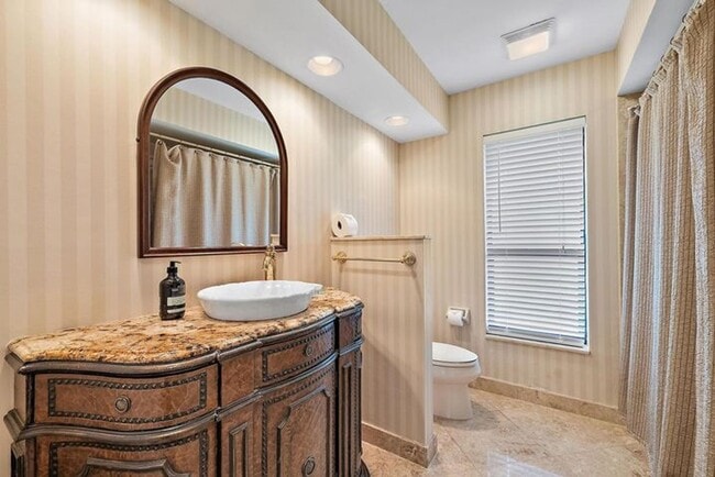 Building Photo - 16 Thurston Dr