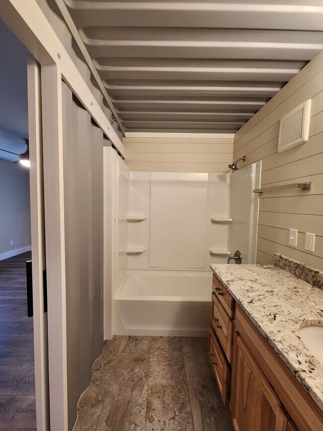 Building Photo - East Asheville Rental