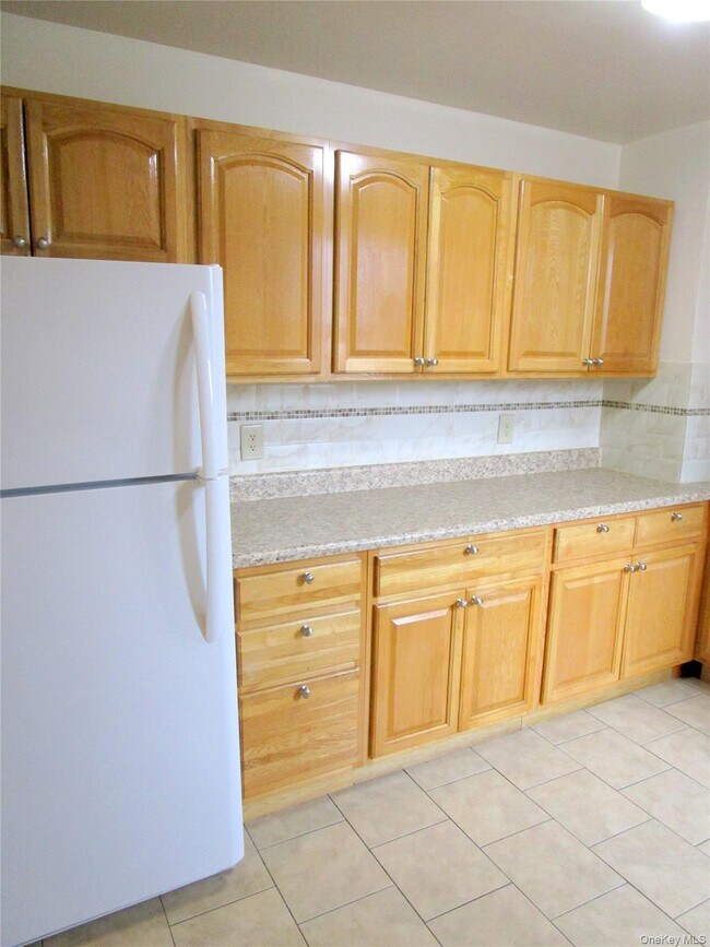 Building Photo - 123 Valentine Ln